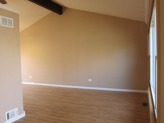 3rd image of 1273 Waveland Ave