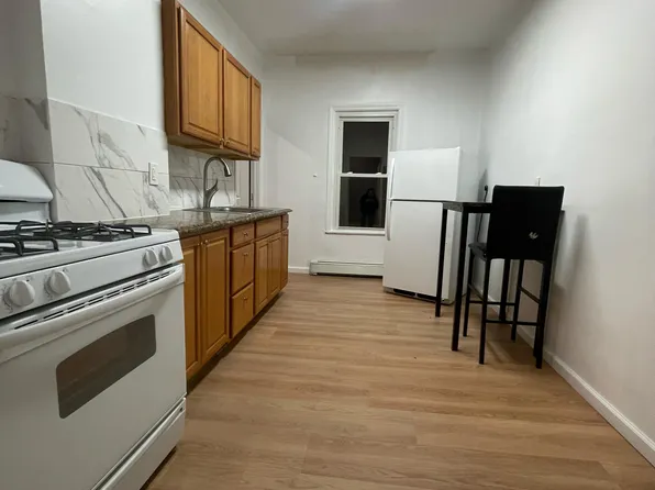 90 Brown Place image 4 of 11