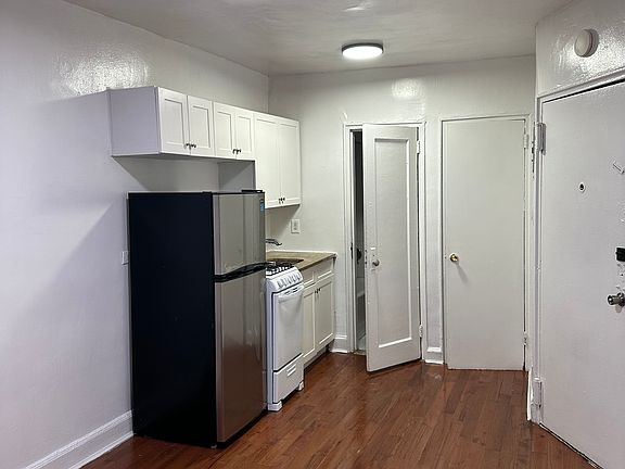 4th image of 424 E 14th St APT 3B