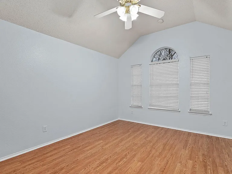 316 Leameadow Dr — Photo 26