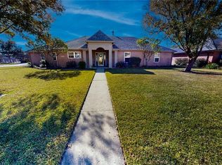 2405 Karen Ln, Lake Charles, LA 70605