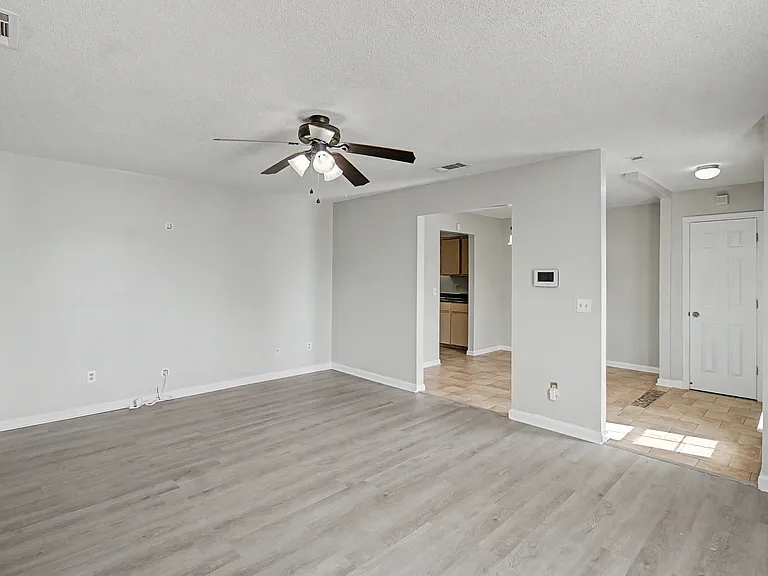1651 Latham Ct — Photo 6