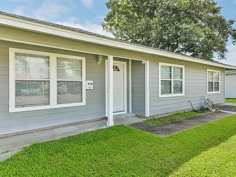 938 Vivian Ave — Photo 3