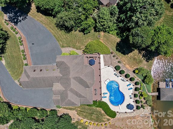 3rd image of 368 Players Ridge Rd