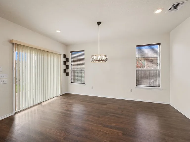 136 Vickers St — Photo 14