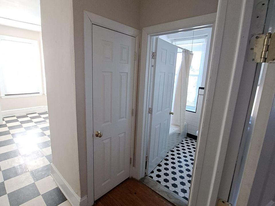 1st image of 4617 Wayne Ave APT 3