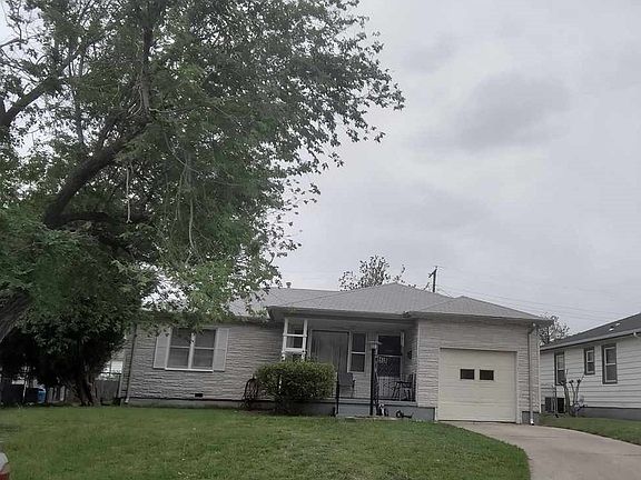 2nd image of 1426 NW Longview Ave