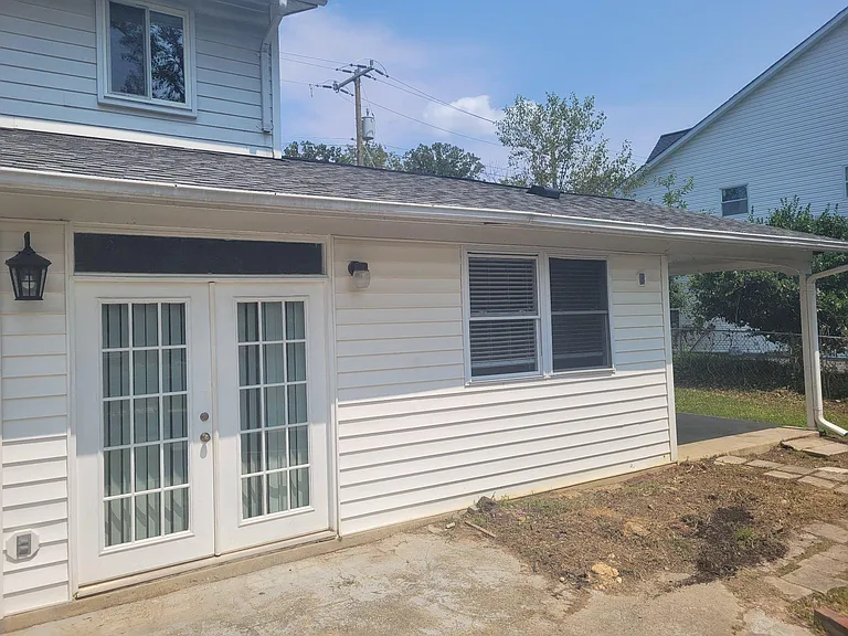 6818 Rolling Rd — Photo 37