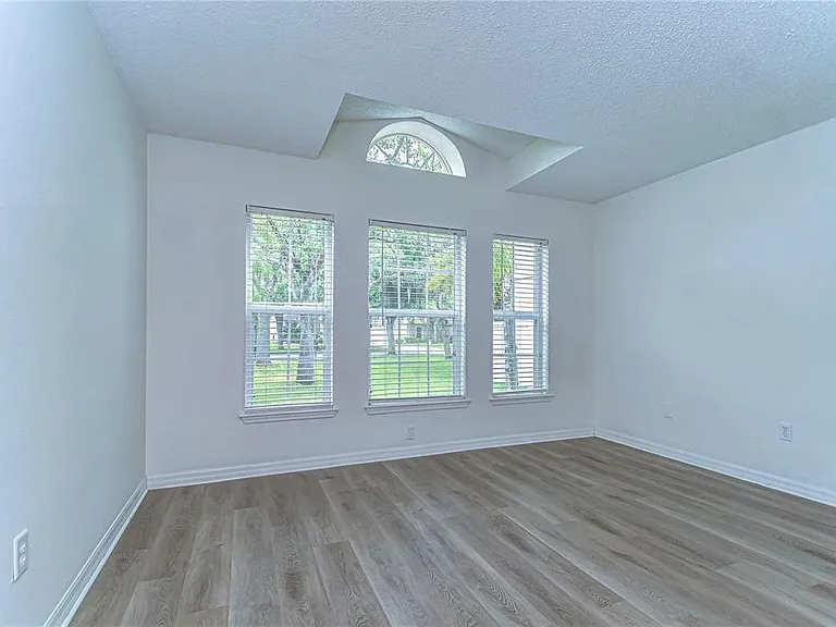18303 Elmhurst Ln — Photo 5