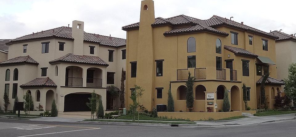 2nd image of 423 Willow Glen Ct