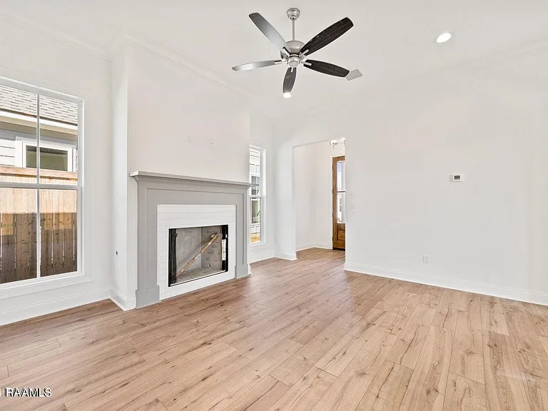 128 Oak Village Dr — Photo 5