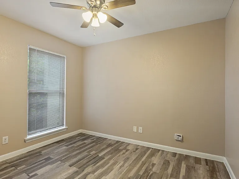 4555 Altamesa Blvd — Photo 20