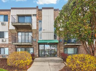 1493 N Winslowe Dr APT 104, Palatine, IL
