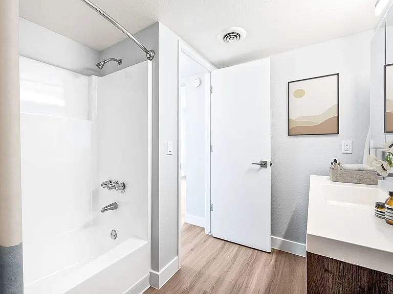 Echo Luxury Apartments — Photo 191