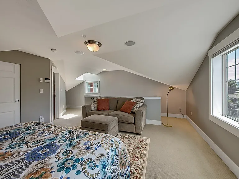 MASTER BED ROOM