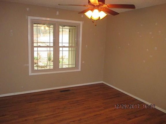 3rd image of 15 Morpet Ln