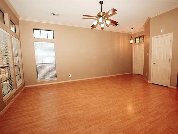 3rd image of 728 Monique Ct