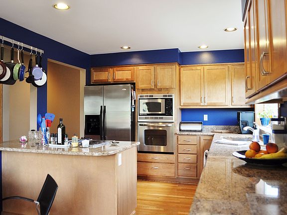 Newly updated Kitchen with Birch Cabinets and Slab Granite!!