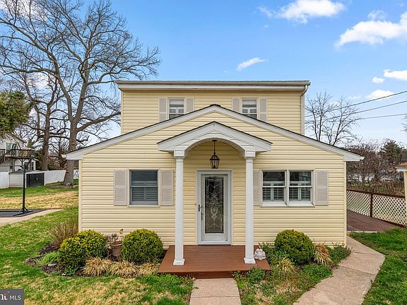 3rd image of 452 Carvel Beach Rd