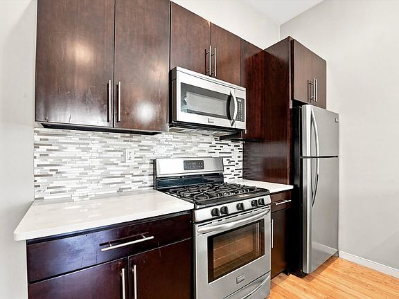 5th image of 655 N 16th St APT 1