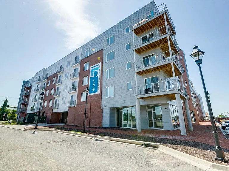 East 51 At Rocketts Landing — Photo 5