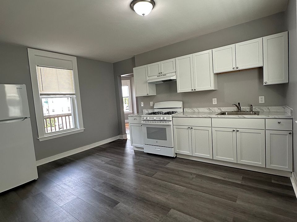 2nd image of 61 Woodbine St