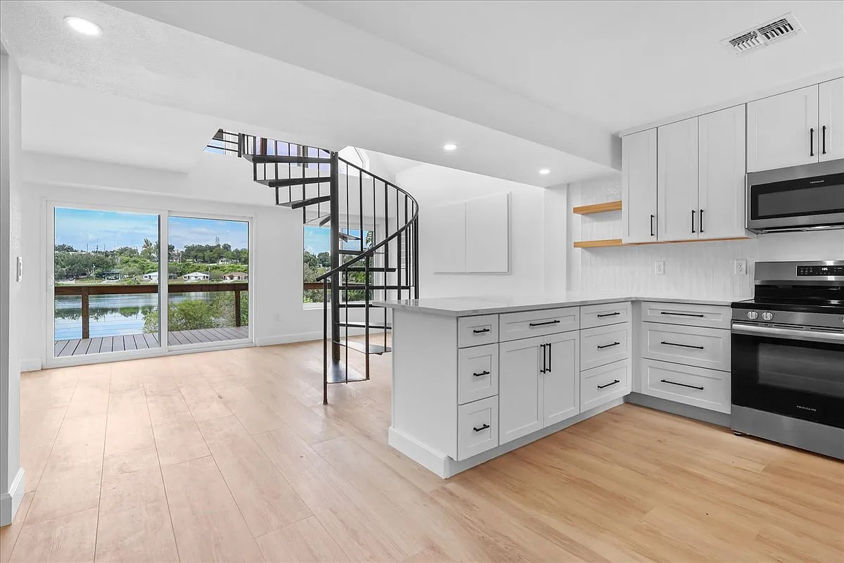 3 bed, 2.5 bath, 1750 sqft, $2,795 — Photo 3