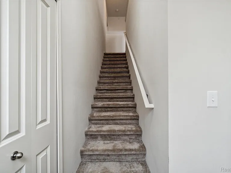 9804 Ridge Run St — Photo 8