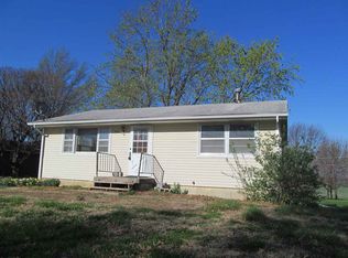 908 Westview Dr, Oskaloosa, KS 66066