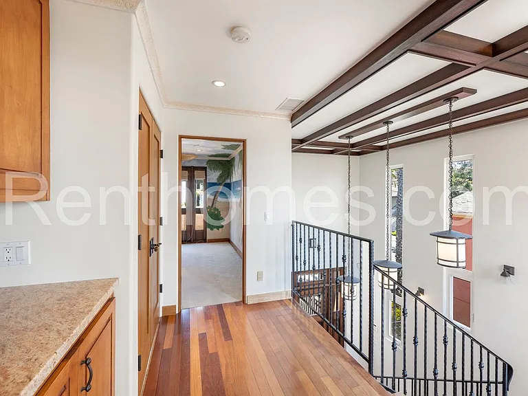 2940 Columbia St — Photo 56