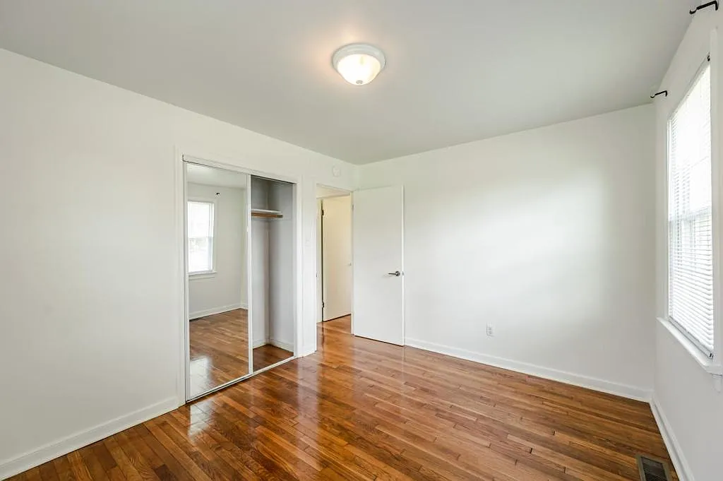 9507 Stockbridge Dr — Photo 3