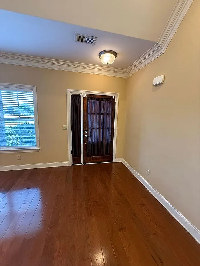 3 bed, 2.0 bath, 1545 sqft, $1,695 — Photo 2