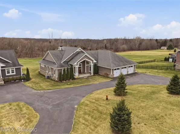 2901 Sleeth Rd, Commerce Township, MI 48382