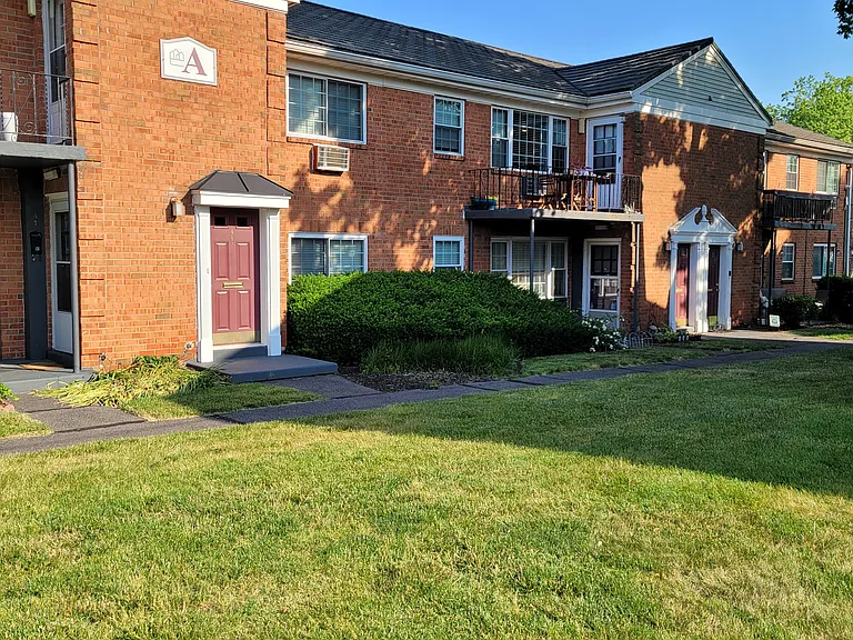 Dover Manor Apartments — Photo 7