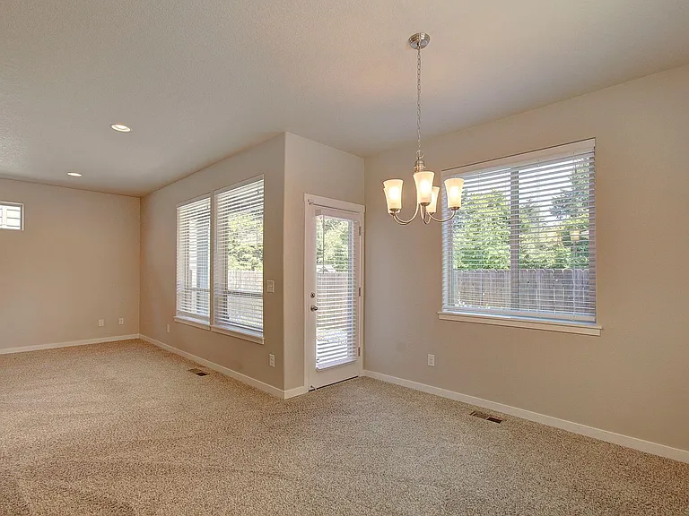 5615 NE 52nd Pl — Photo 10