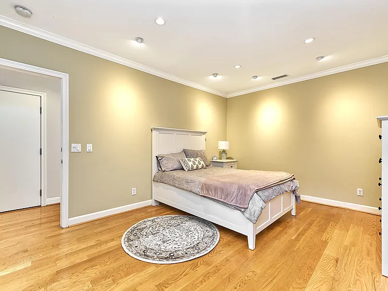 950 S Longwood Ave — Photo 25