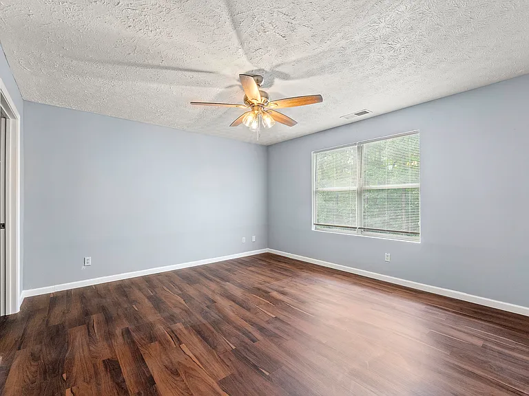 3247 Fairington Dr — Photo 5