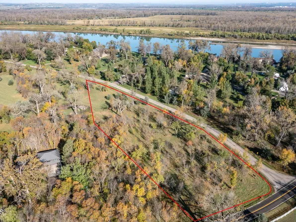 9301 Darin Dr, Bismarck, ND 58504