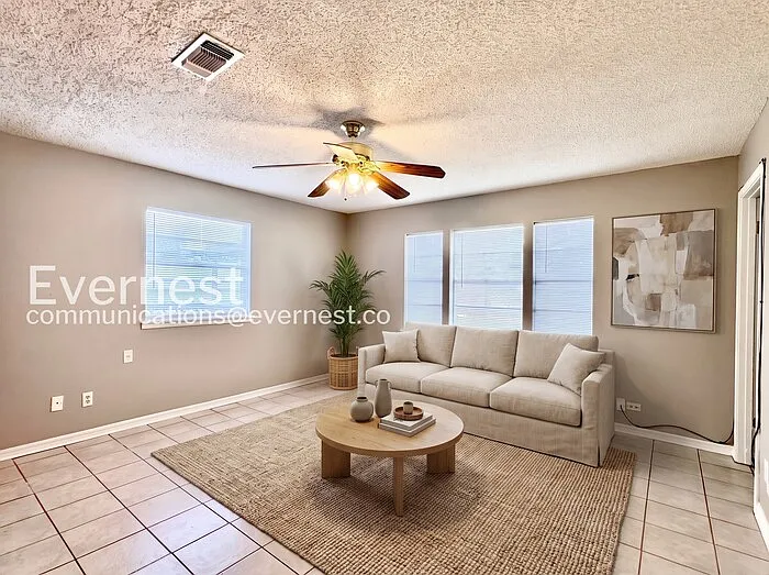 4 bed, 2.5 bath, 1460 sqft, $1,749 — Photo 3
