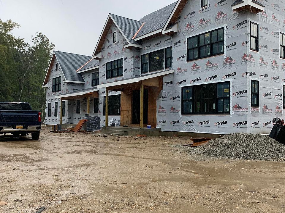 2nd image of 11 Chateau Ridge Rd