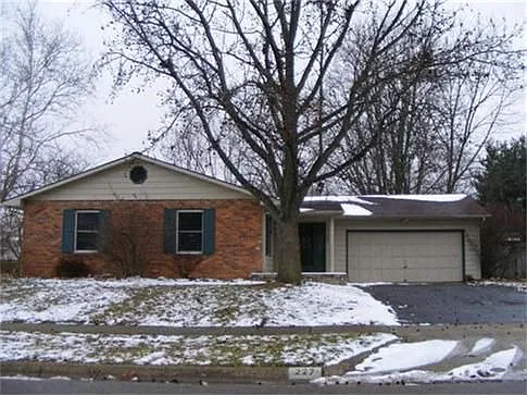 227 Trafalgar Ct photo 1