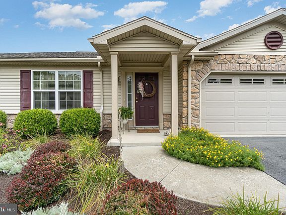 3rd image of 20 Wargo Ln