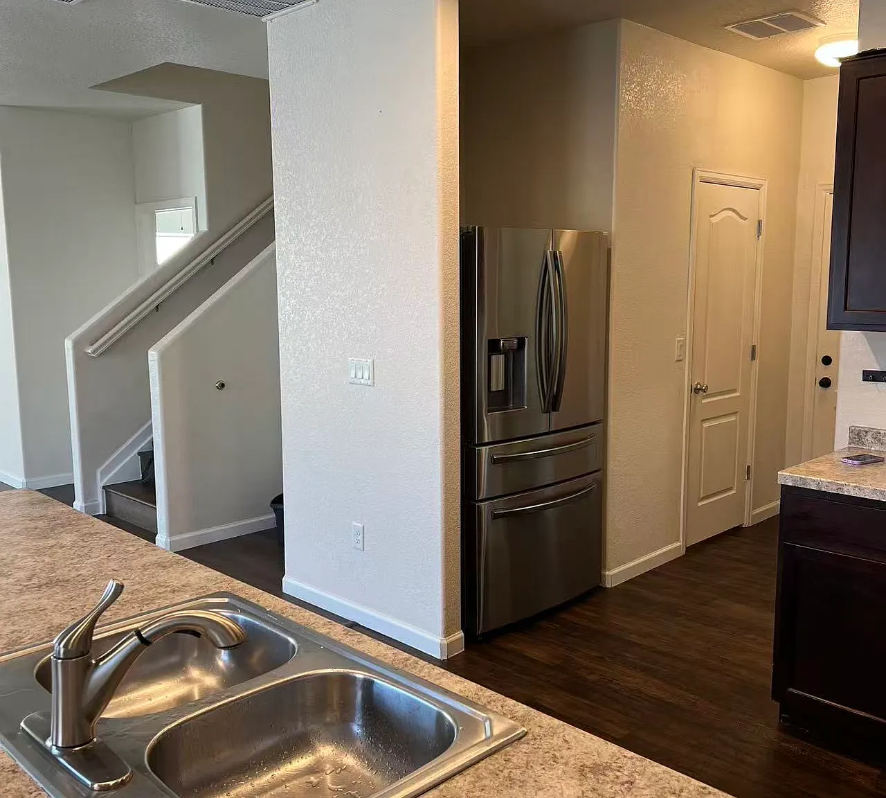3 bed, 2142 sqft, $2,700 — Photo 4