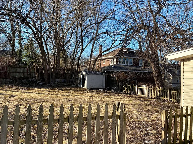 217 S 10th St — Photo 12