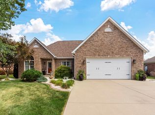 202 Country Rdg, Columbia, IL 62236