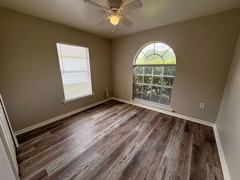 609 Tamarin Ln — Photo 7