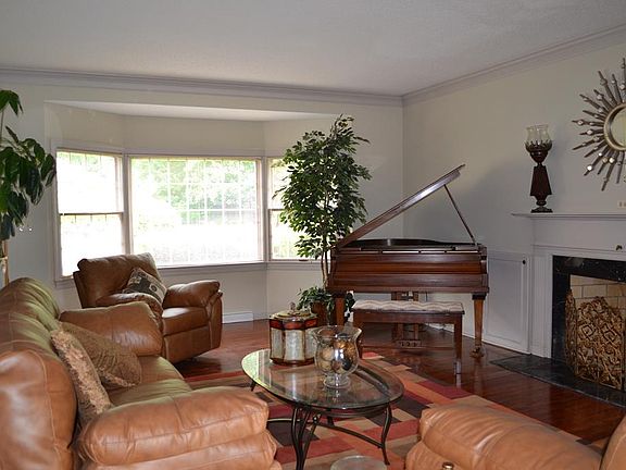 5th image of 206 Shoreham Dr