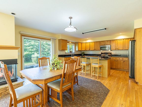 3rd image of 6273 Sequoia Dr
