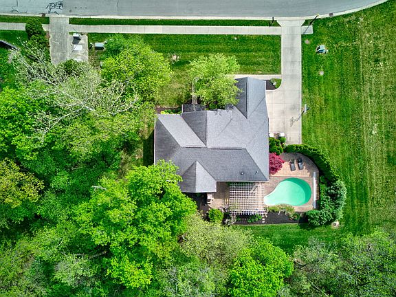 2nd image of 1422 Penny Ln