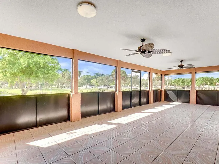 1334 N Mangonia Dr — Photo 10